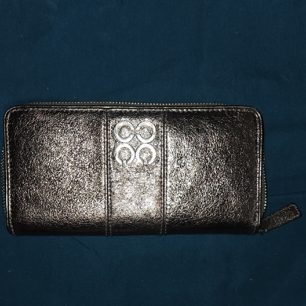 Coach Metallic wallet Zipper closure